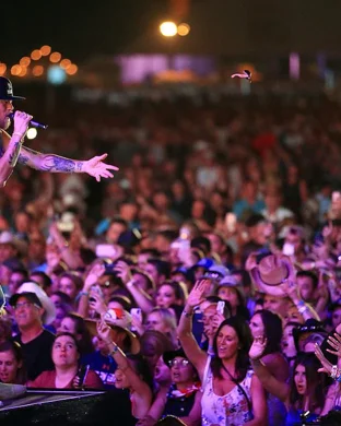 Riley Green, Justin Moore, Drake White & Hannah McFarland