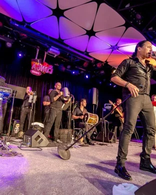 Live concert by Salsa & Bachata Mondays